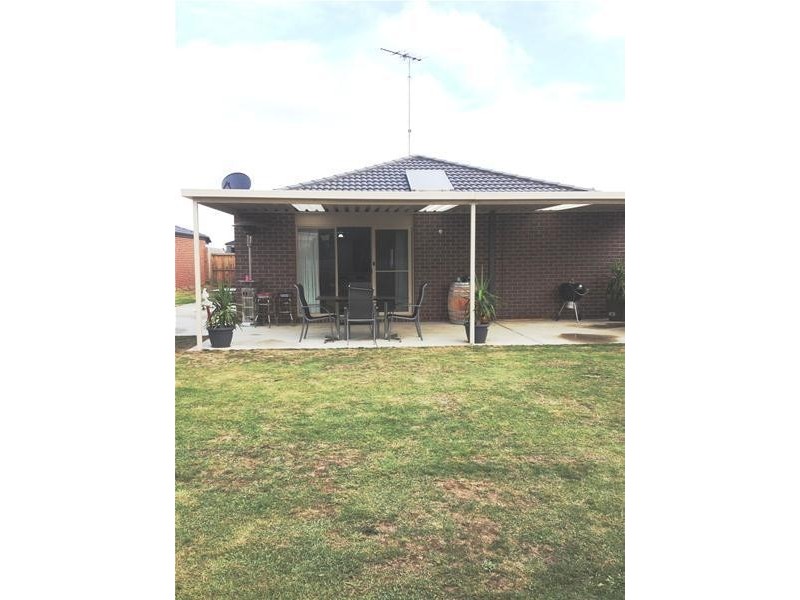 8 Benita  Place, Leopold VIC 3224