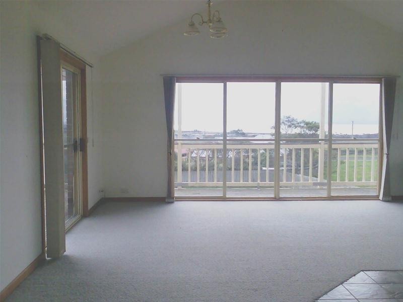 21 Balmoral Gardens, Leopold VIC 3224