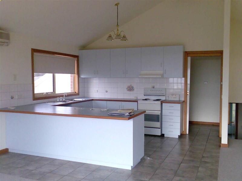 21 Balmoral Gardens, Leopold VIC 3224