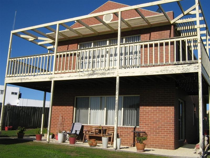 21 Balmoral Gardens, Leopold VIC 3224