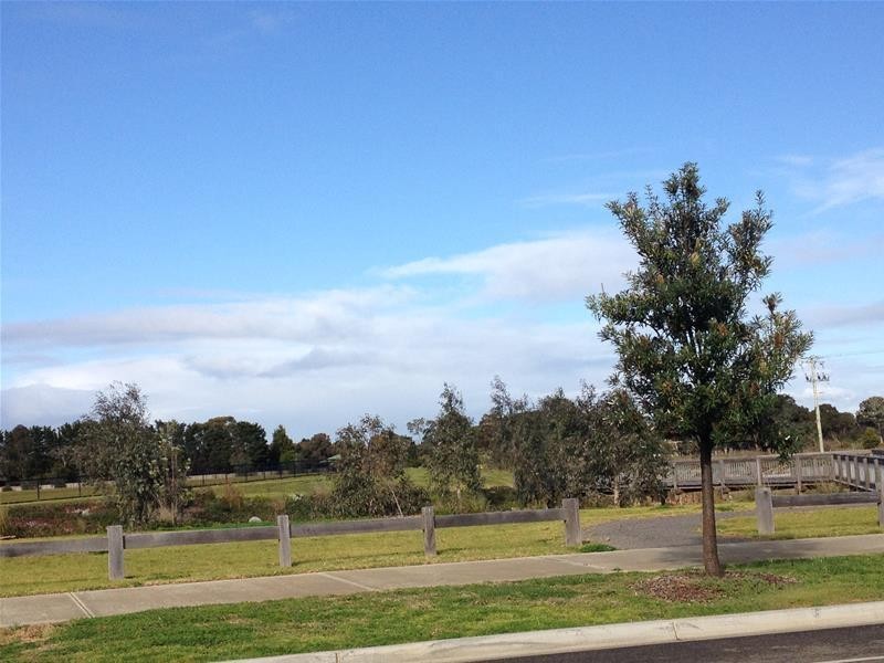 9 Shoaling Drive, Leopold VIC 3224