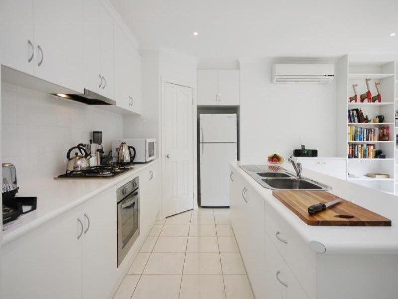 2/100 Kensington  Road, Leopold VIC 3224