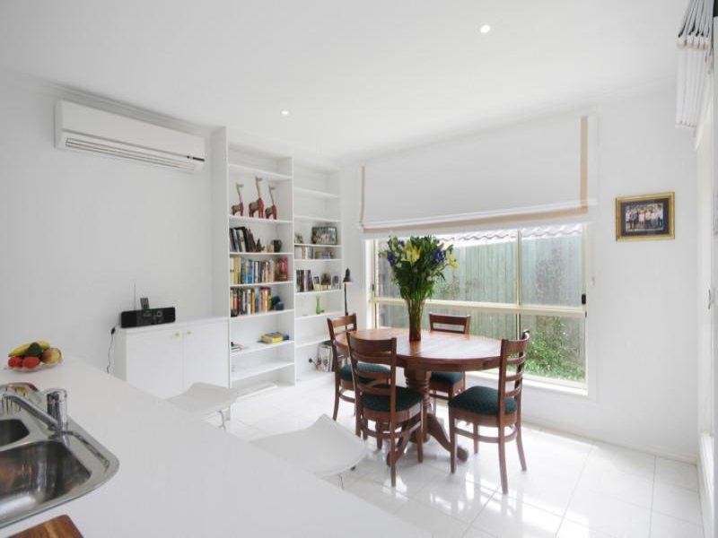 2/100 Kensington  Road, Leopold VIC 3224