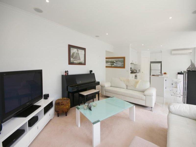 2/100 Kensington  Road, Leopold VIC 3224