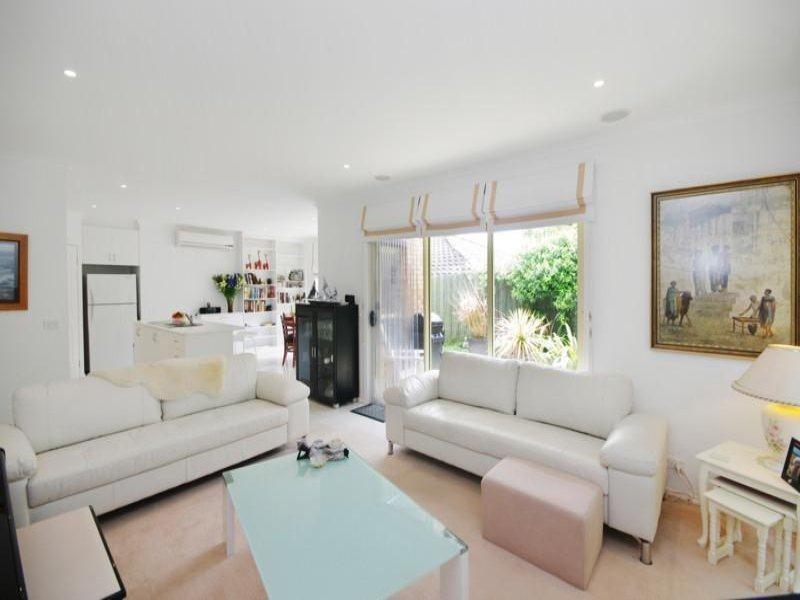 2/100 Kensington  Road, Leopold VIC 3224