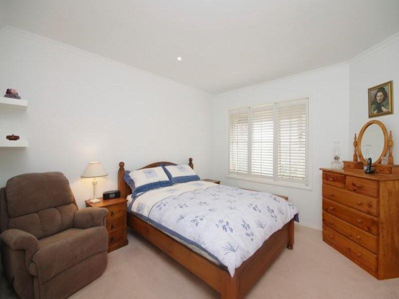 2/100 Kensington  Road, Leopold VIC 3224