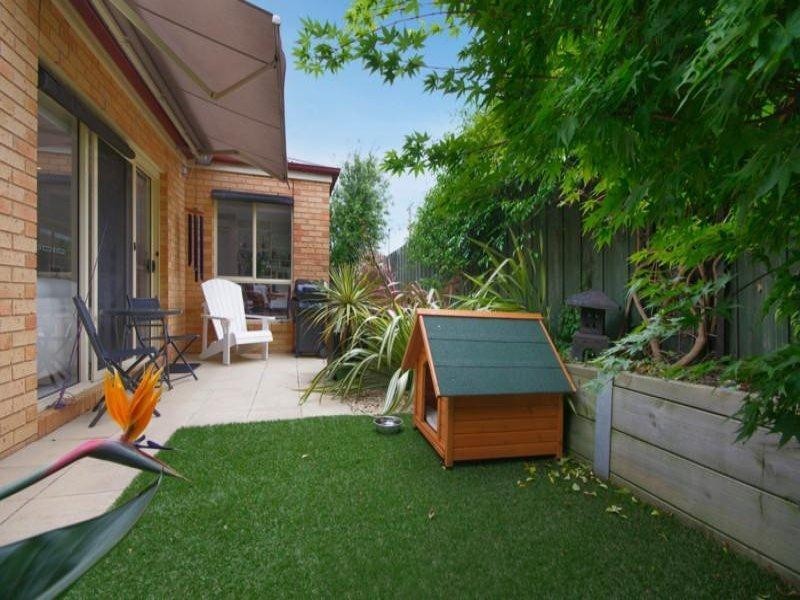 2/100 Kensington  Road, Leopold VIC 3224