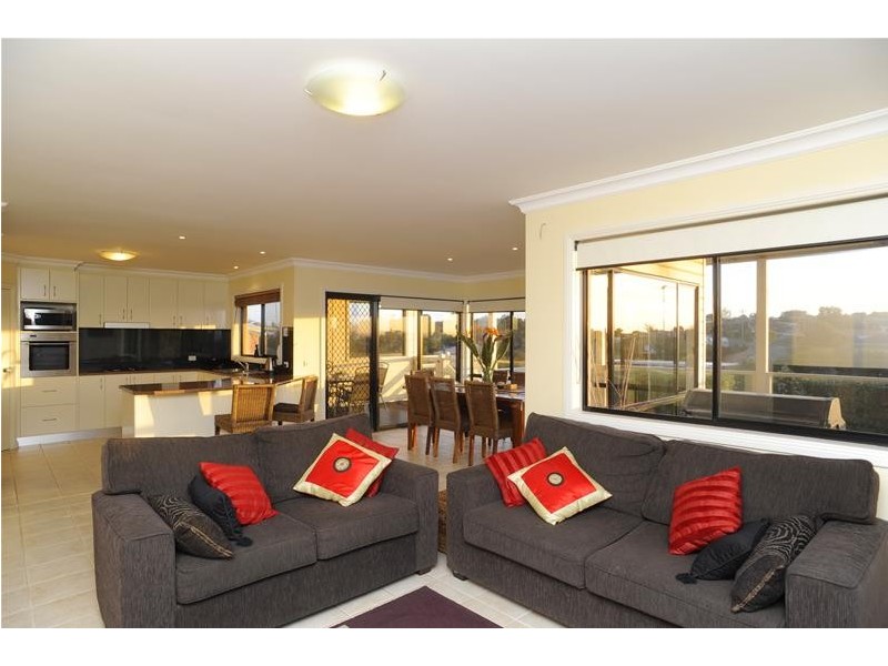 16 Washington Gardens, Leopold VIC 3224