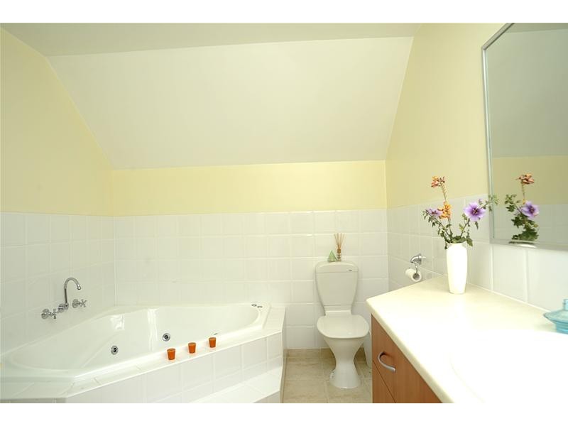 16 Washington Gardens, Leopold VIC 3224