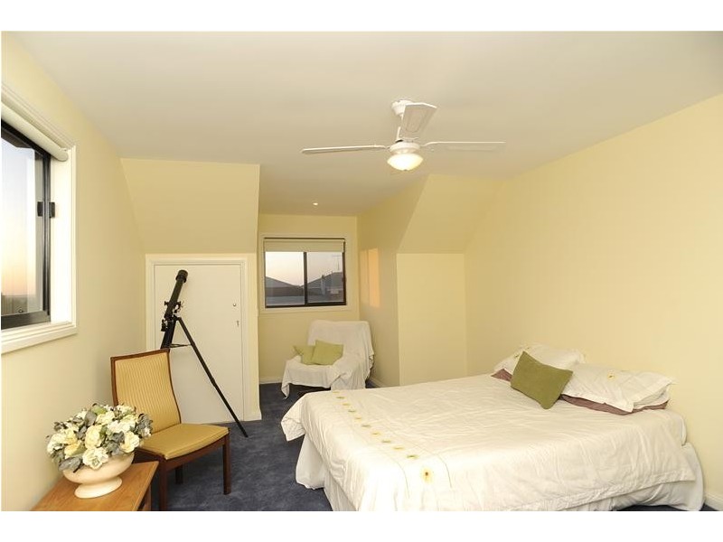 16 Washington Gardens, Leopold VIC 3224