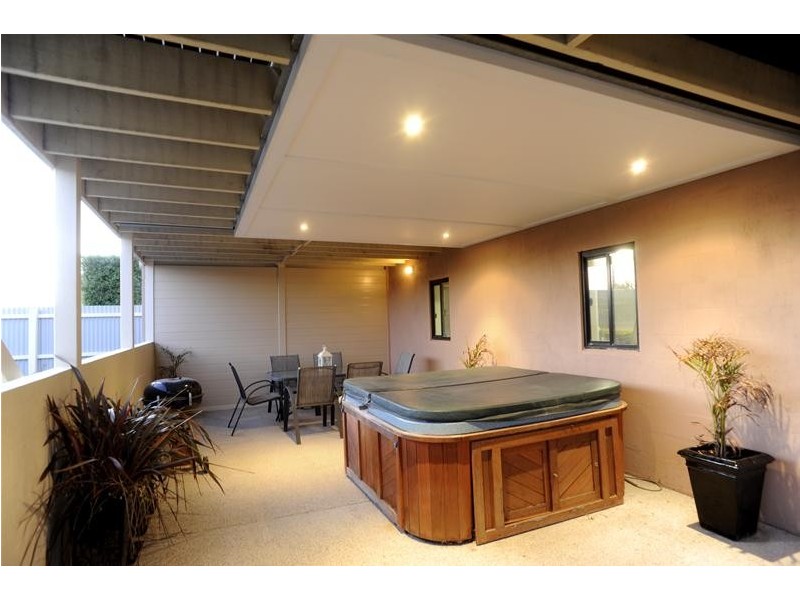 16 Washington Gardens, Leopold VIC 3224