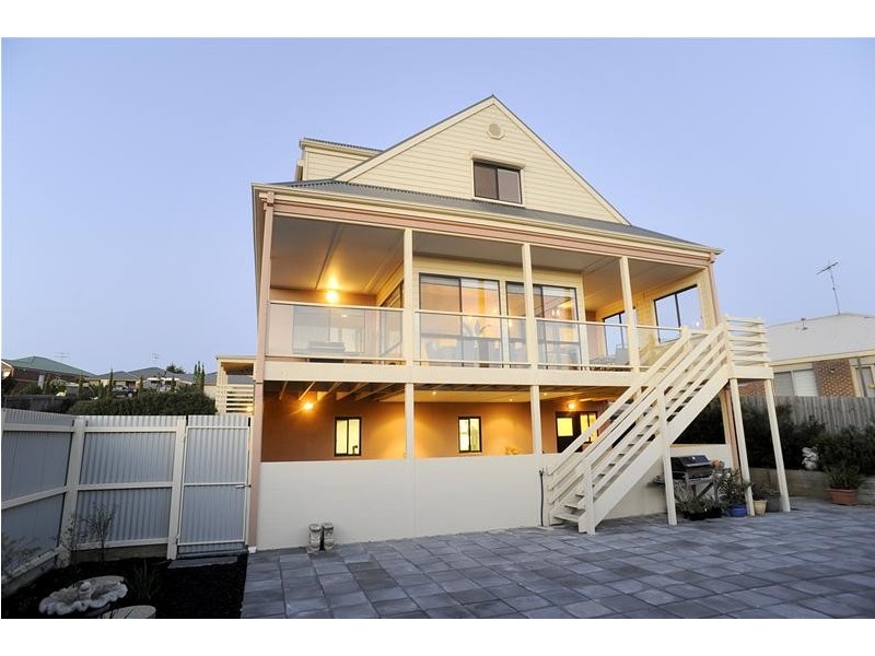 16 Washington Gardens, Leopold VIC 3224