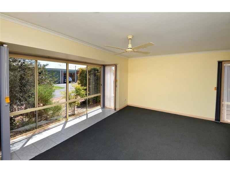 8/15 – 19 Thompson Street, Whittington VIC 3219