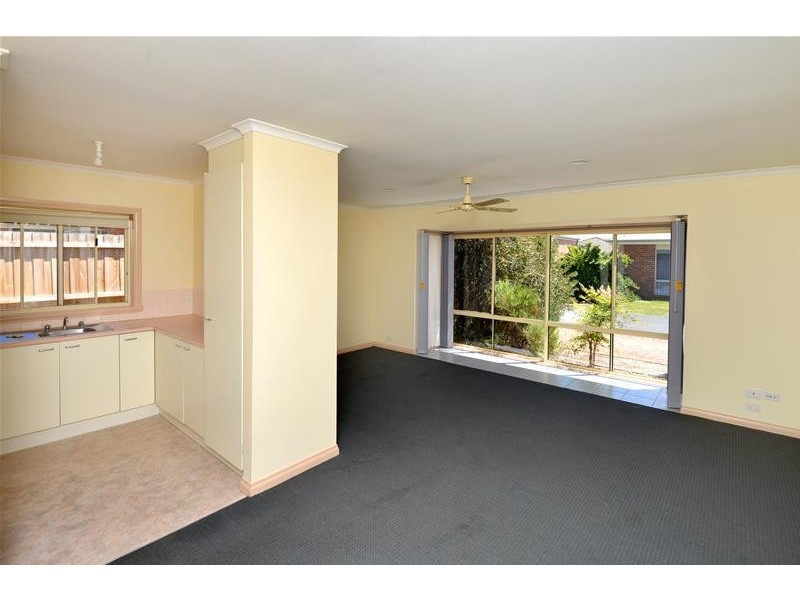 8/15 – 19 Thompson Street, Whittington VIC 3219