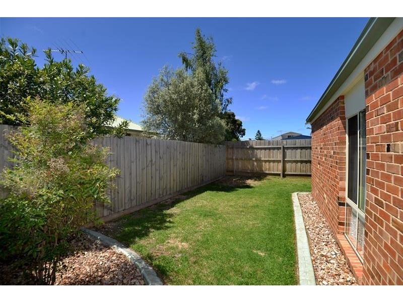 8/15 – 19 Thompson Street, Whittington VIC 3219