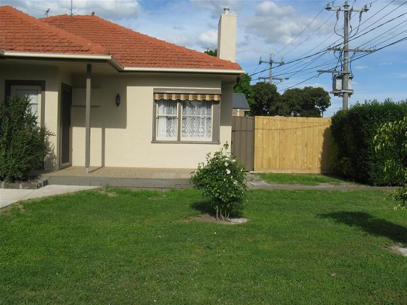 11 Charlotte Avenue, Newcomb VIC 3219