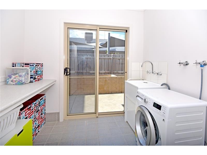 11 Morrow Crescent, Leopold VIC 3224