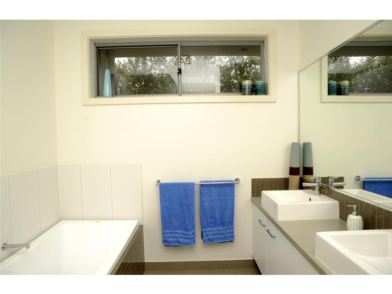 9-11 Trumper Crescent, Leopold VIC 3224