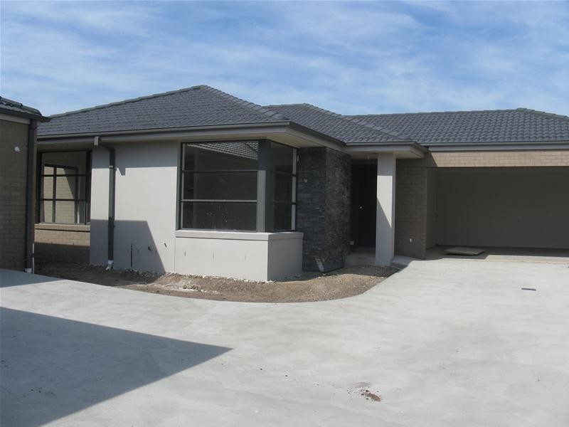 2/9-11 Benita Place, Leopold VIC 3224