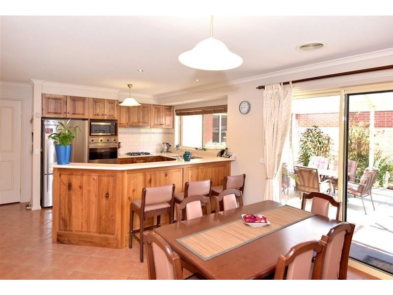 8 Emma Court, Leopold VIC 3224