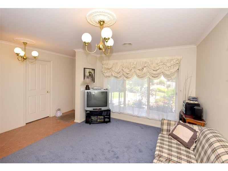 8 Emma Court, Leopold VIC 3224