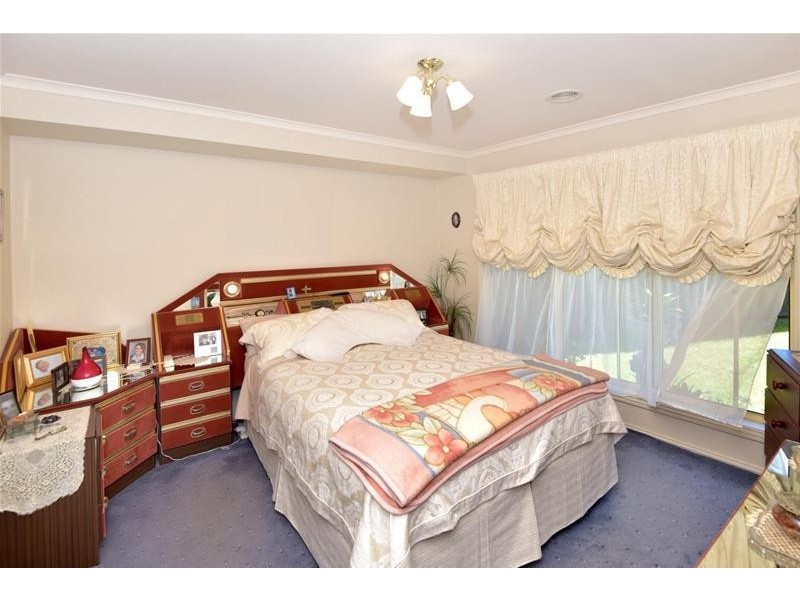 8 Emma Court, Leopold VIC 3224