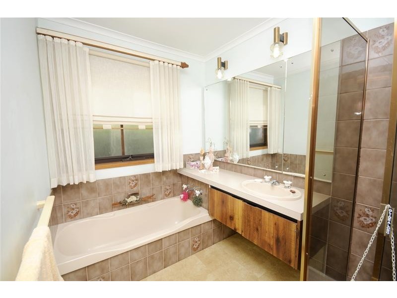 10 Woodleigh Close, Leopold VIC 3224