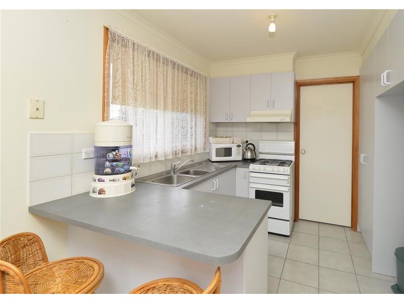 2/23 Schmitt Court, Whittington VIC 3219