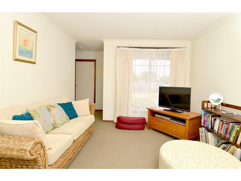 2/23 Schmitt Court, Whittington VIC 3219