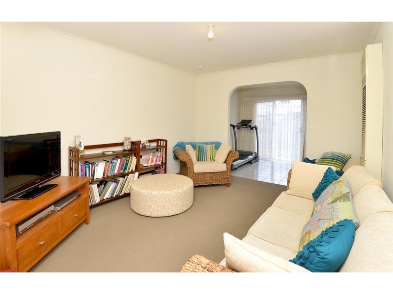 2/23 Schmitt Court, Whittington VIC 3219