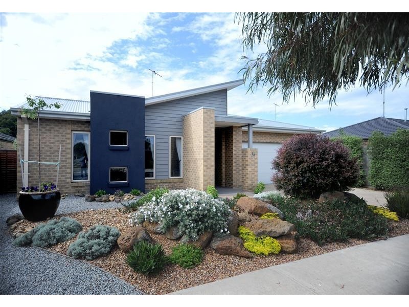 13 Grassland Grove, Leopold VIC 3224