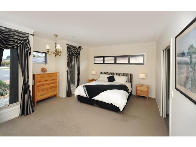 13 Grassland Grove, Leopold VIC 3224