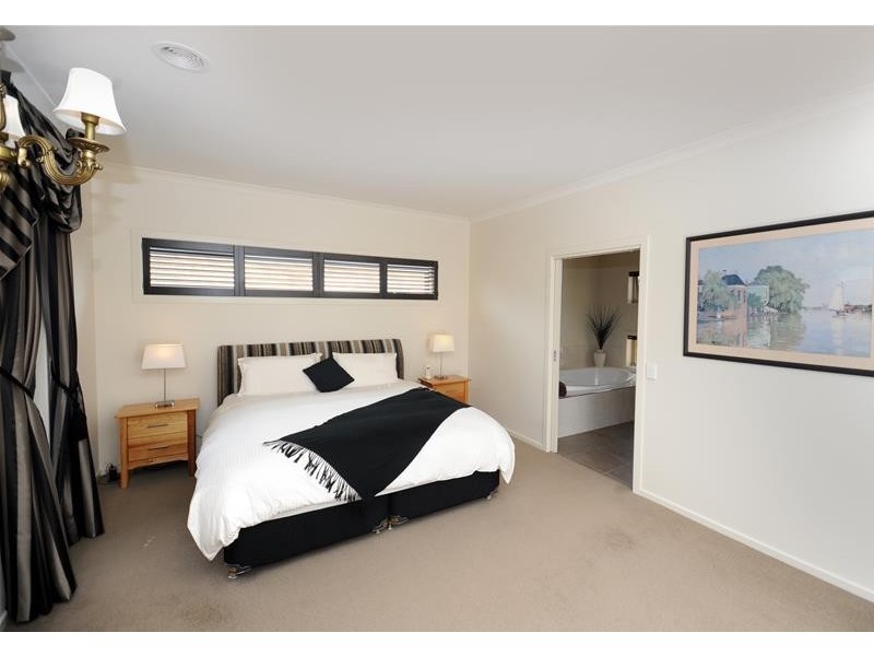 13 Grassland Grove, Leopold VIC 3224