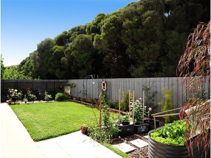 13 Grassland Grove, Leopold VIC 3224