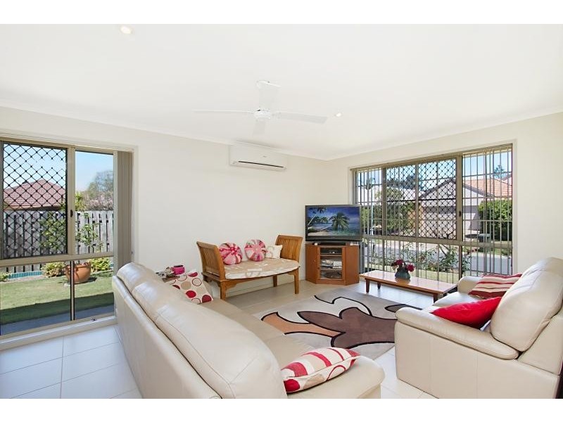 2/16 Waterdown Drive, Elanora QLD 4221