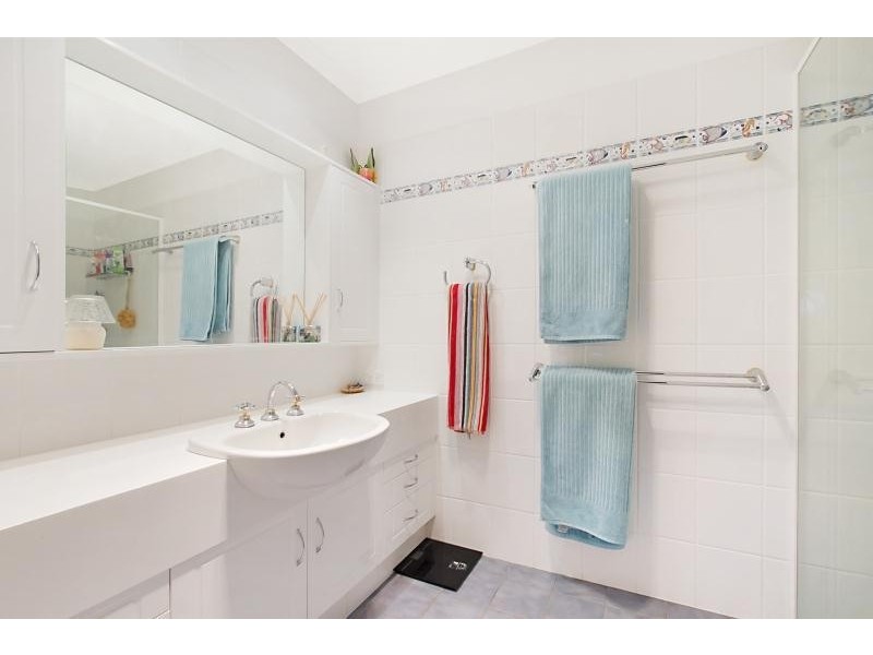 2/16 Waterdown Drive, Elanora QLD 4221