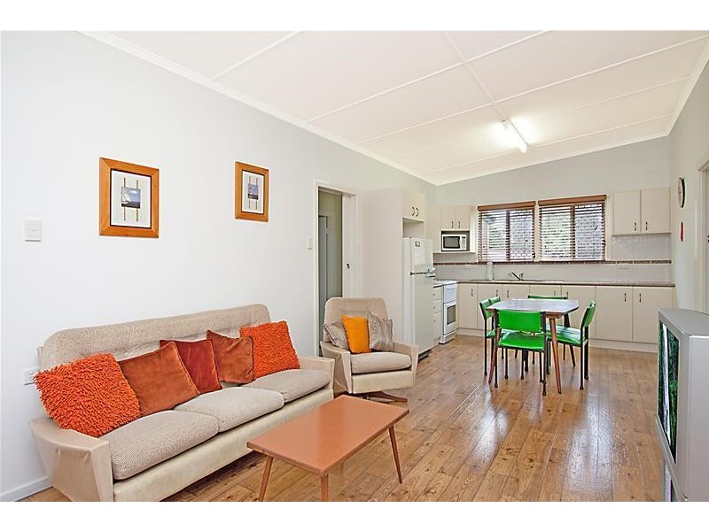 74 Fifth Avenue, Palm Beach QLD 4221