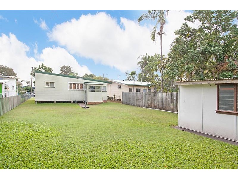 74 Fifth Avenue, Palm Beach QLD 4221