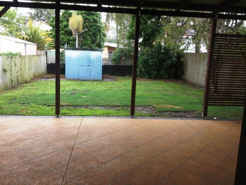 30 Twenty Fourth Avenue, Palm Beach QLD 4221