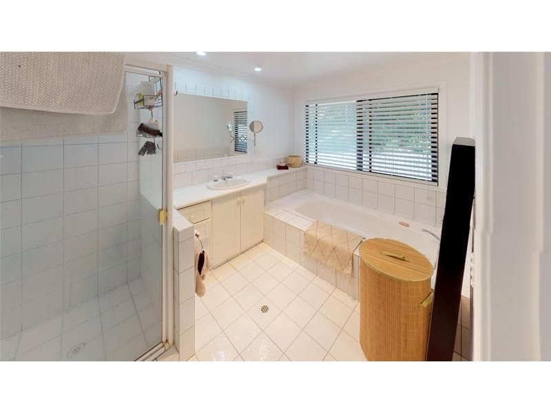 10 Hovea Court, Elanora QLD 4221