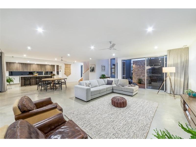 40 Parnki Parade, Palm Beach QLD 4221