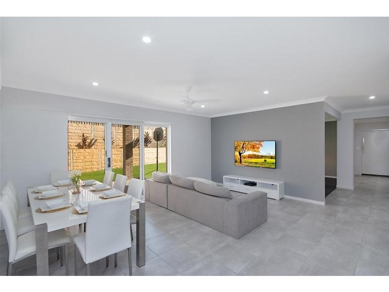 4 Beacon Court, Elanora QLD 4221