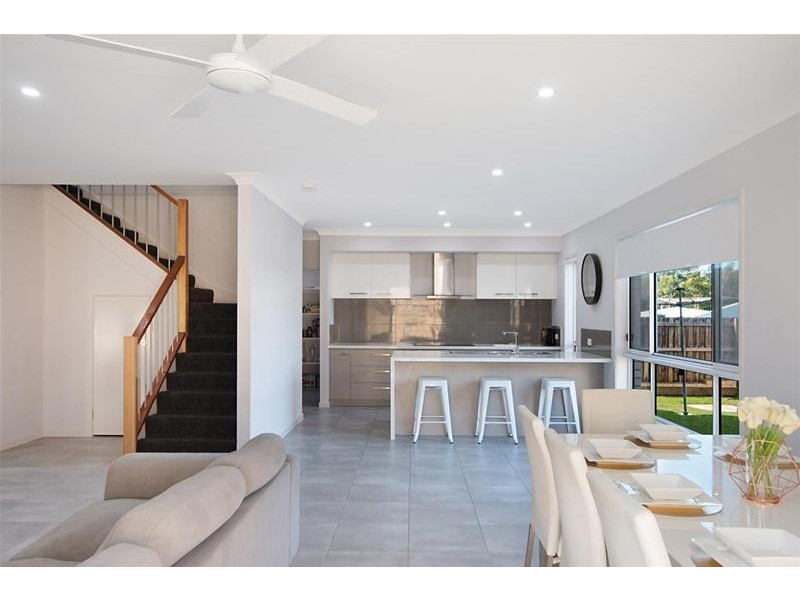 4 Beacon Court, Elanora QLD 4221