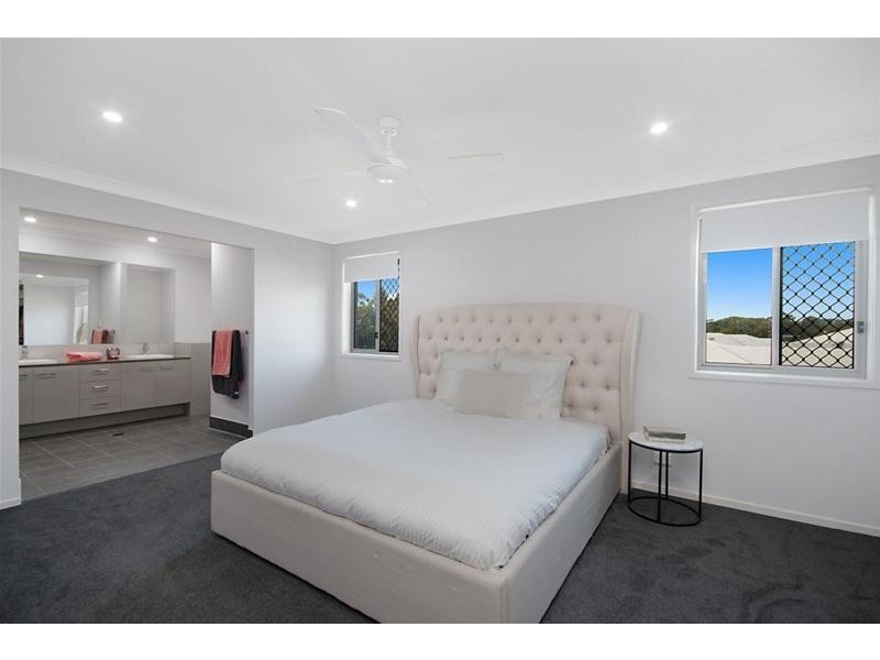 4 Beacon Court, Elanora QLD 4221