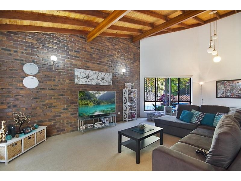 100 K P McGrath Drive, Elanora QLD 4221