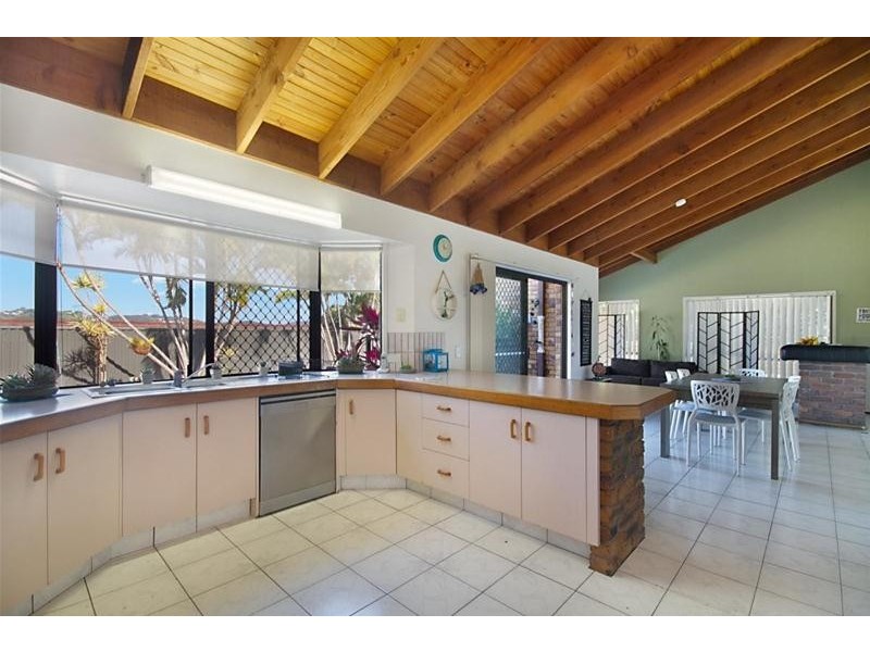 100 K P McGrath Drive, Elanora QLD 4221