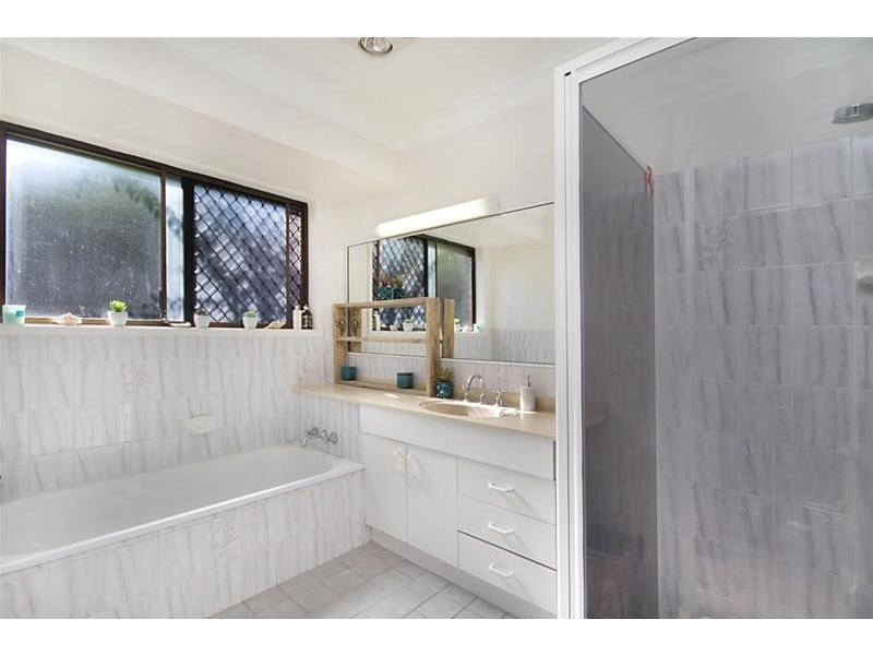 100 K P McGrath Drive, Elanora QLD 4221