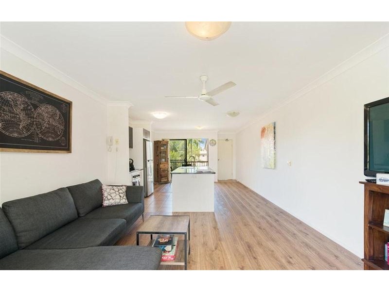 16/4 Mawarra  Street, Palm Beach QLD 4221