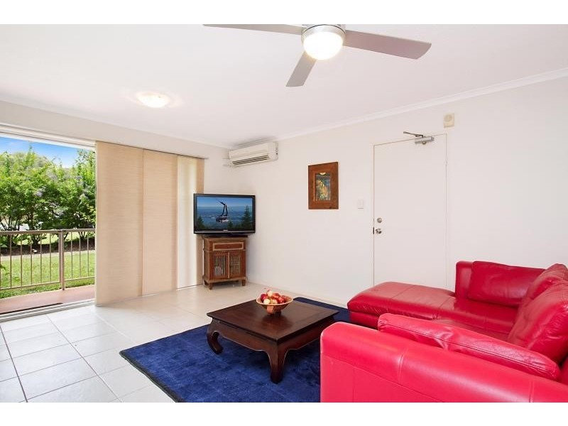 2/5 Rolan Court, Palm Beach QLD 4221