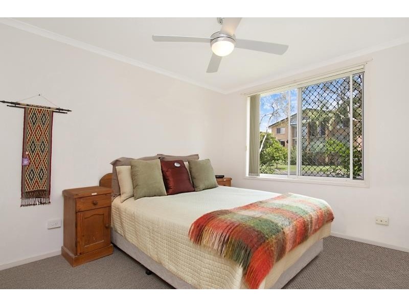 2/5 Rolan Court, Palm Beach QLD 4221